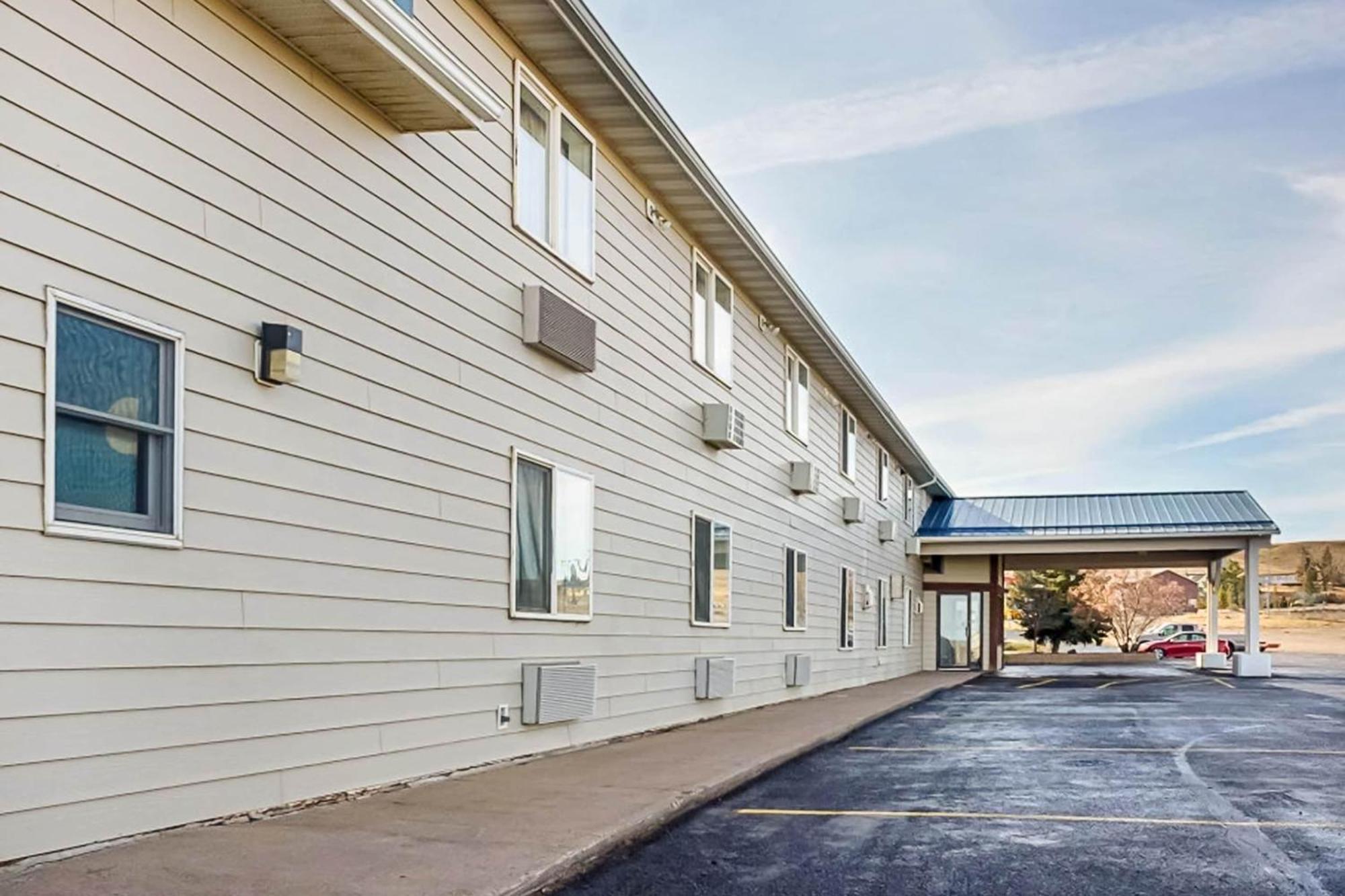 Oyo Hotel Shelby Mt Hwy 2 & I-15 Exterior foto