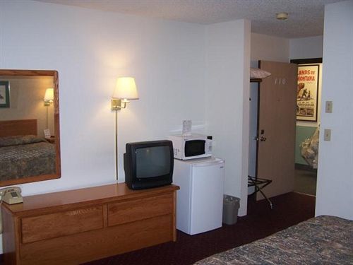 Oyo Hotel Shelby Mt Hwy 2 & I-15 Exterior foto